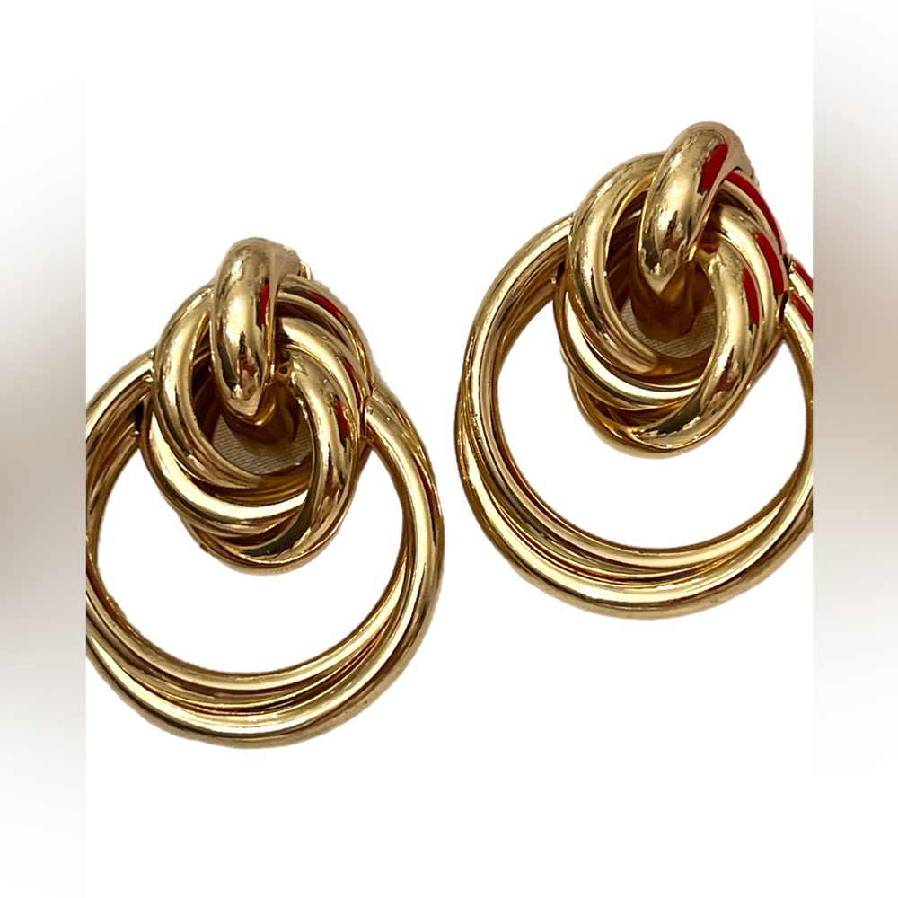 🍎Vintage 1985 Infinity gold tone clip-on earrings 🌺